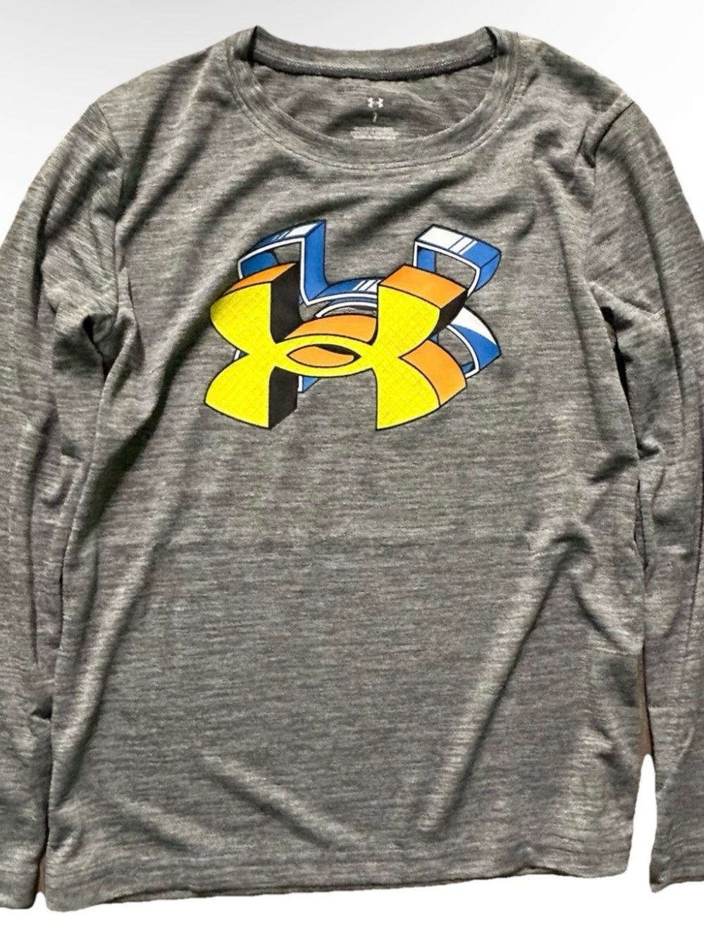 NWT Boys Under Armour Lightweight Grey Long Sleeve T Shirt Size 7